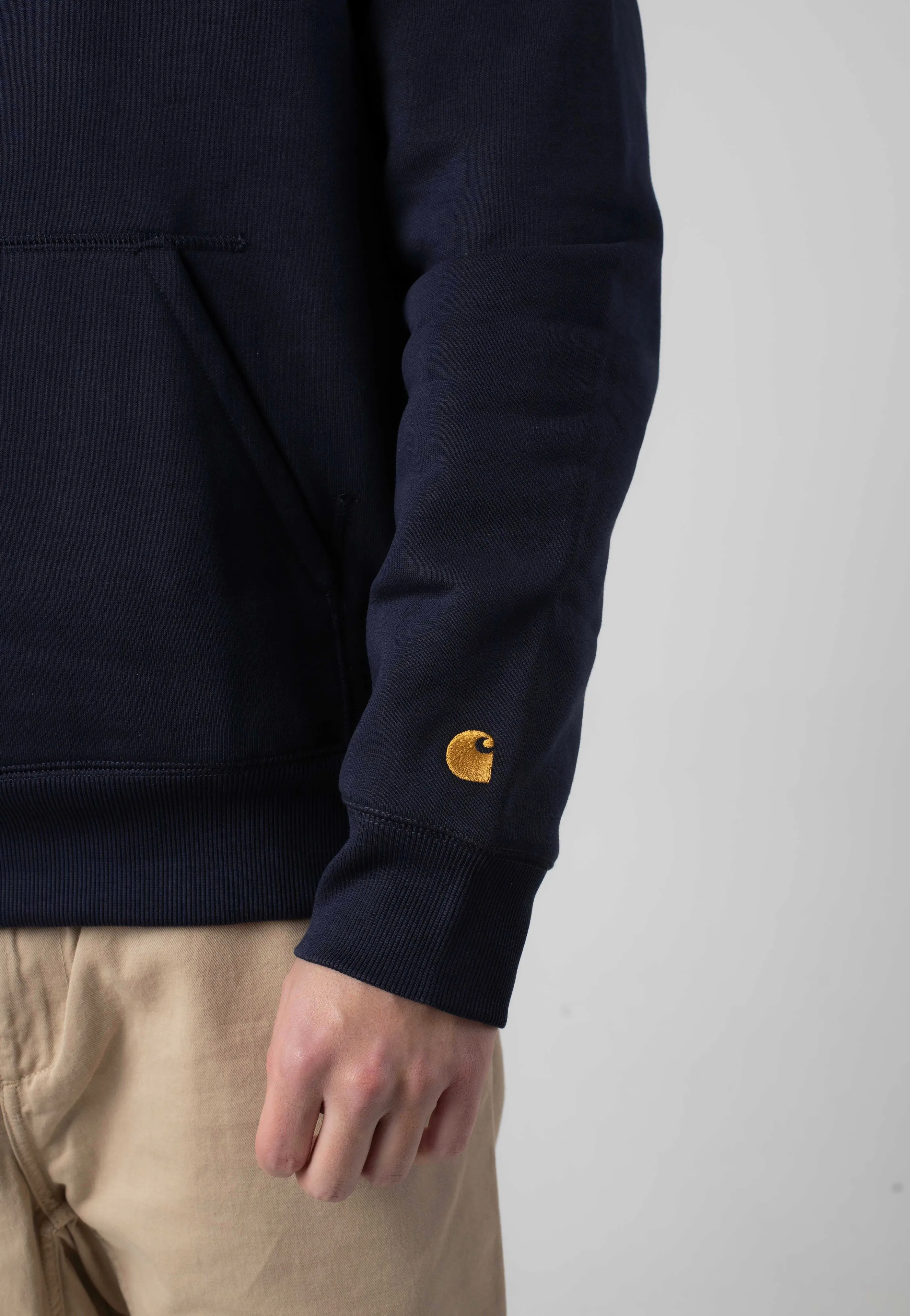Carhartt WIP - Hooded Chase Dark Navy/Gold - Hoodie