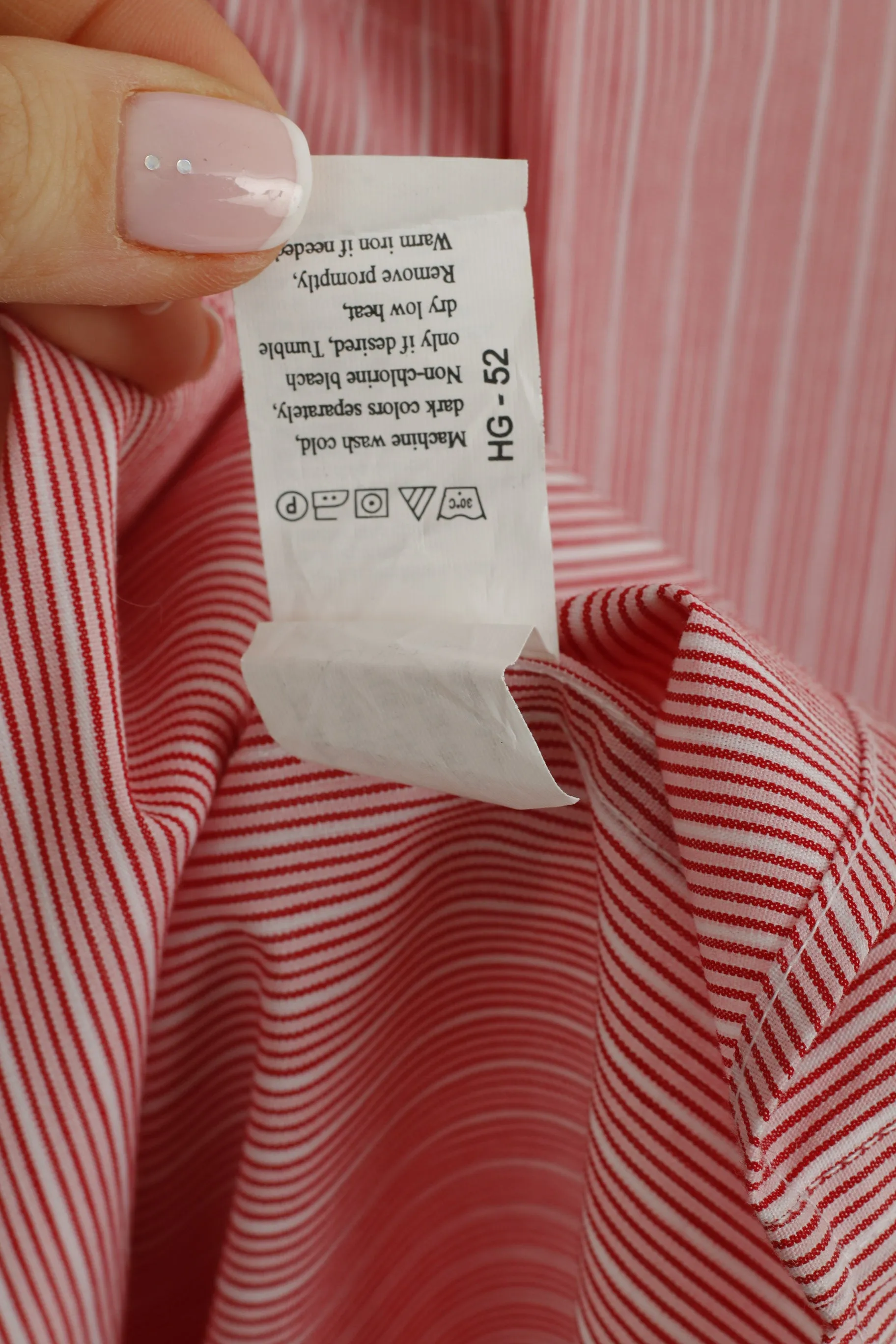 CHAPS Men M Casual Shirt Red Striped Cotton Long Sleeve Easy Care Pocket Classic Top