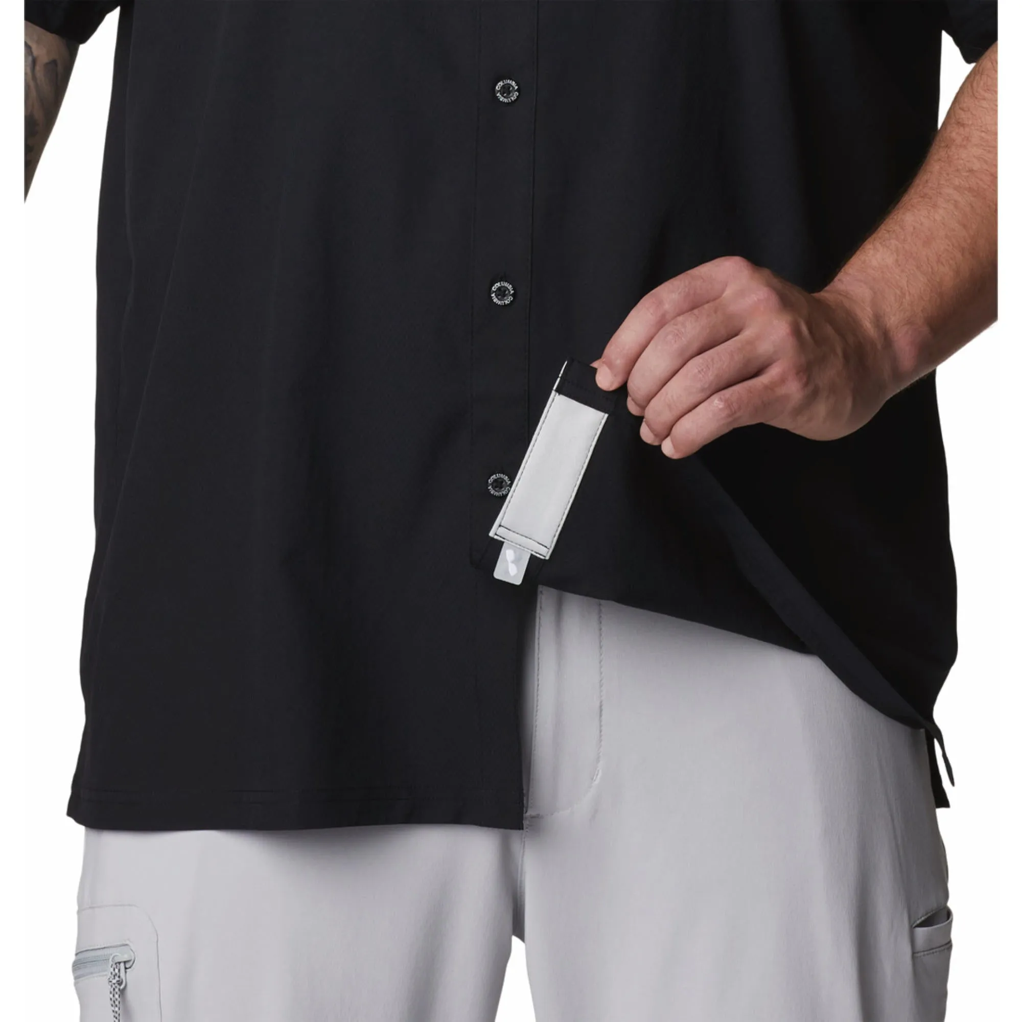 Columbia Men Black Omni-Shade Slack Tide Camp Short Sleeve Shirt