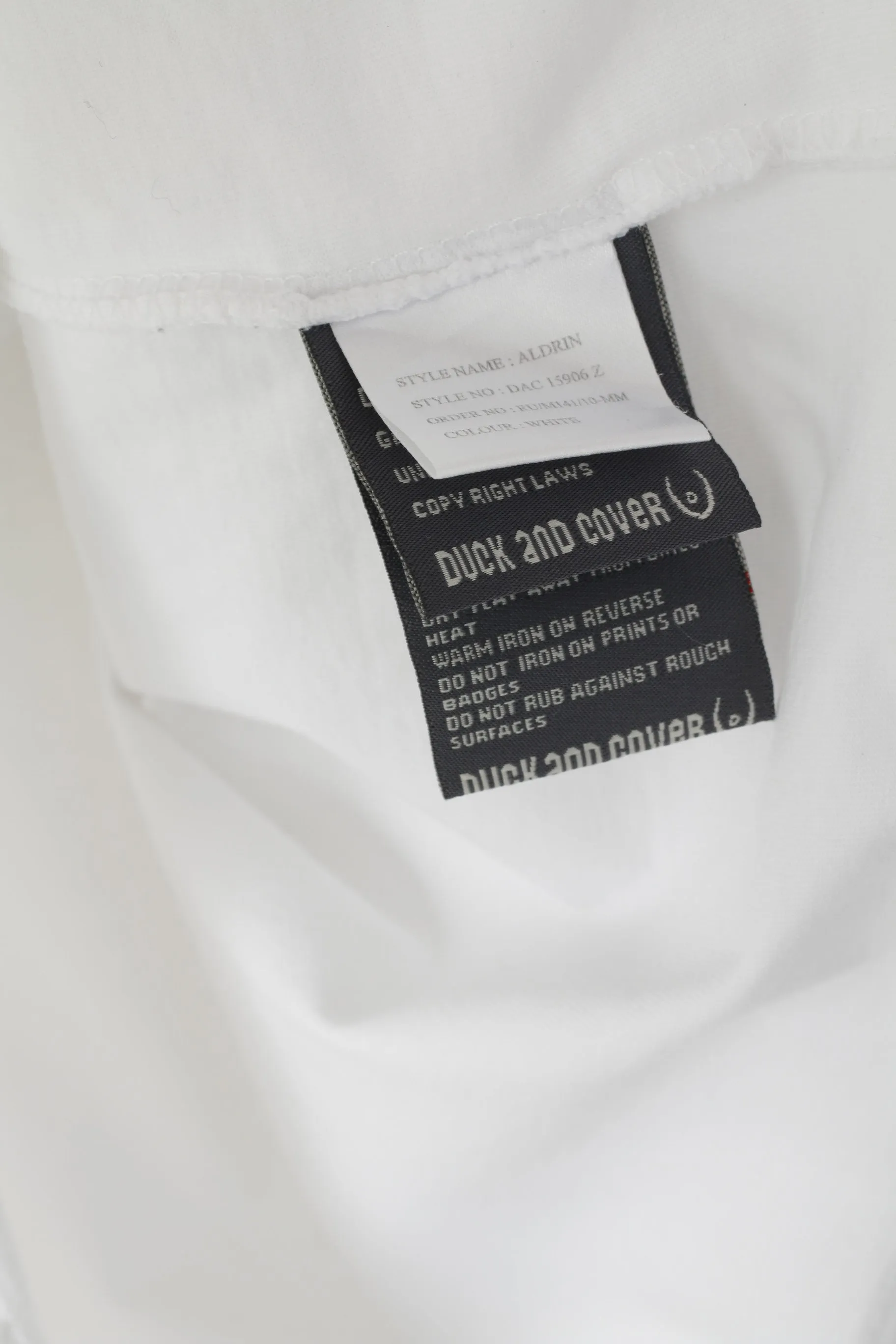 Duck and Cover Men XL (L) T- Shirt White Cotton Graphic Crew Neck Pug Jeatpag Top