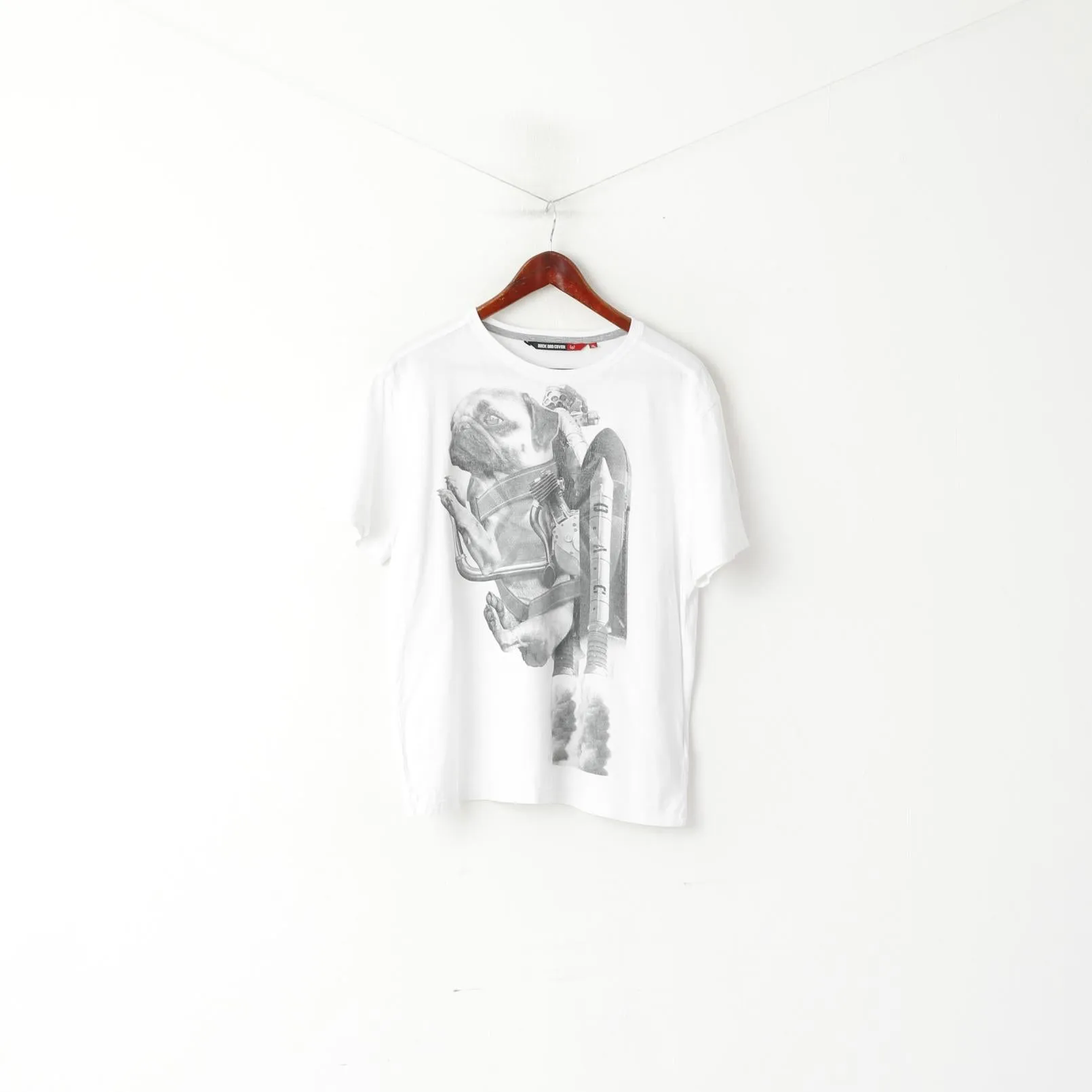 Duck and Cover Men XL (L) T- Shirt White Cotton Graphic Crew Neck Pug Jeatpag Top