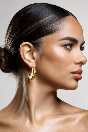 Eclat | Gold Ribbed Dangle Earrings Club L London