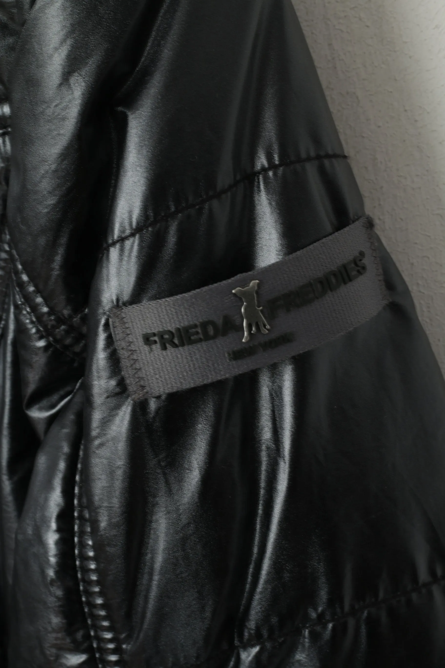 FRIEDA & FREDDIES Women 36 S Jacket Black Quilted Shiny Nylon Zip Up Top