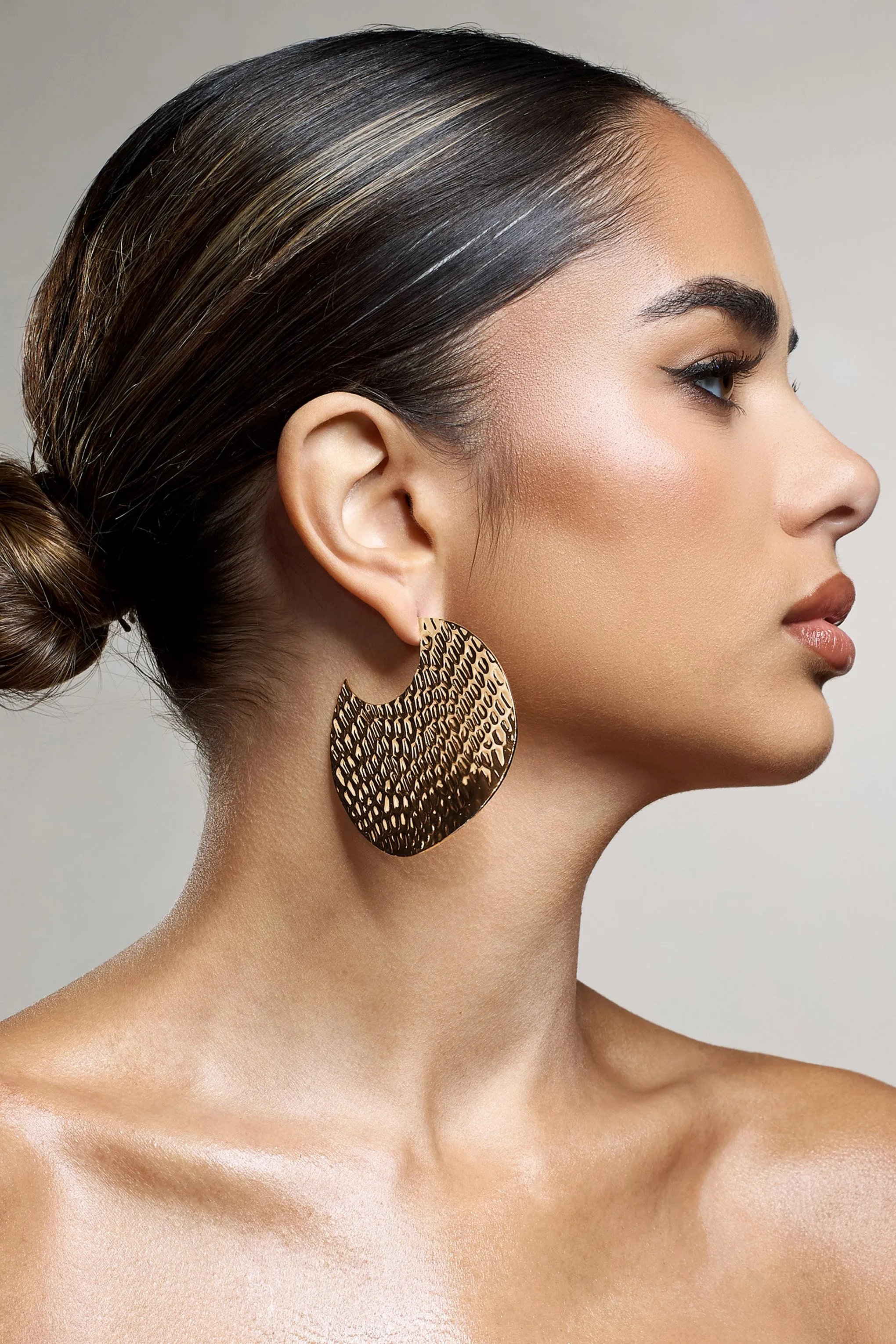 Iman | Gold Hammered Disc Earrings Club L London
