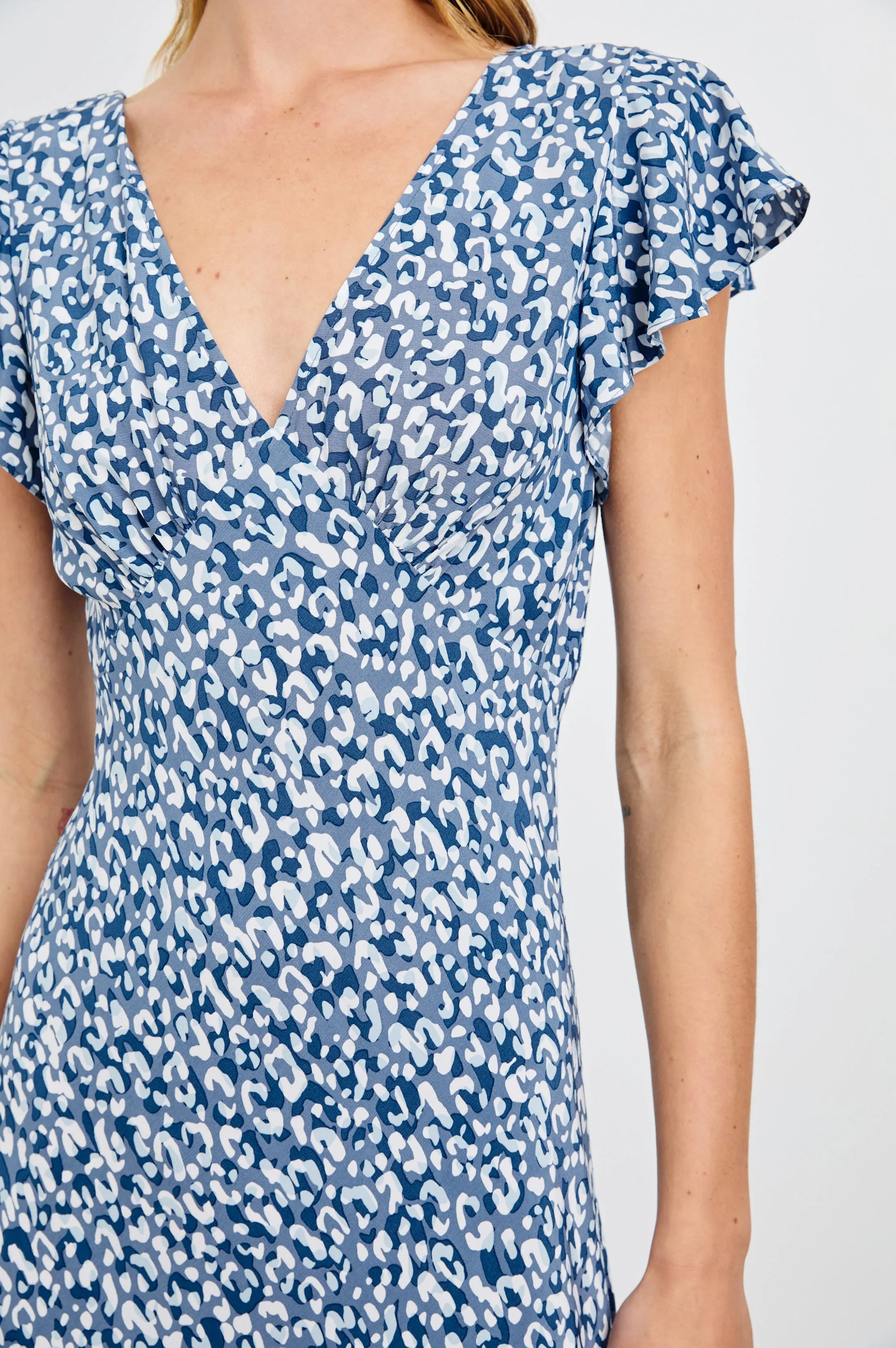 KENZ MIXED CHEETAH RUFFLE SLEEVE DRESS