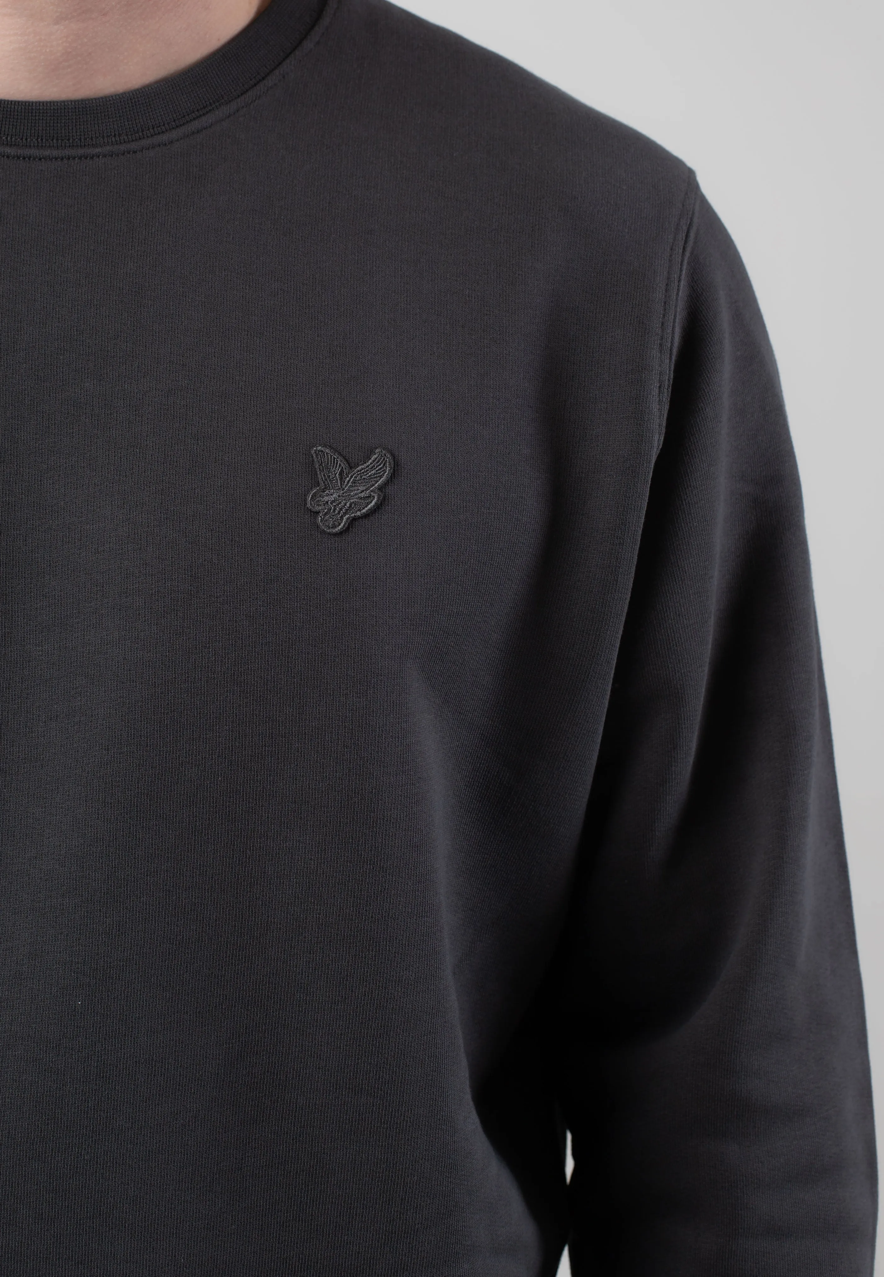 Lyle & Scott - Superfine Crew Neck Gunmetal - Sweater