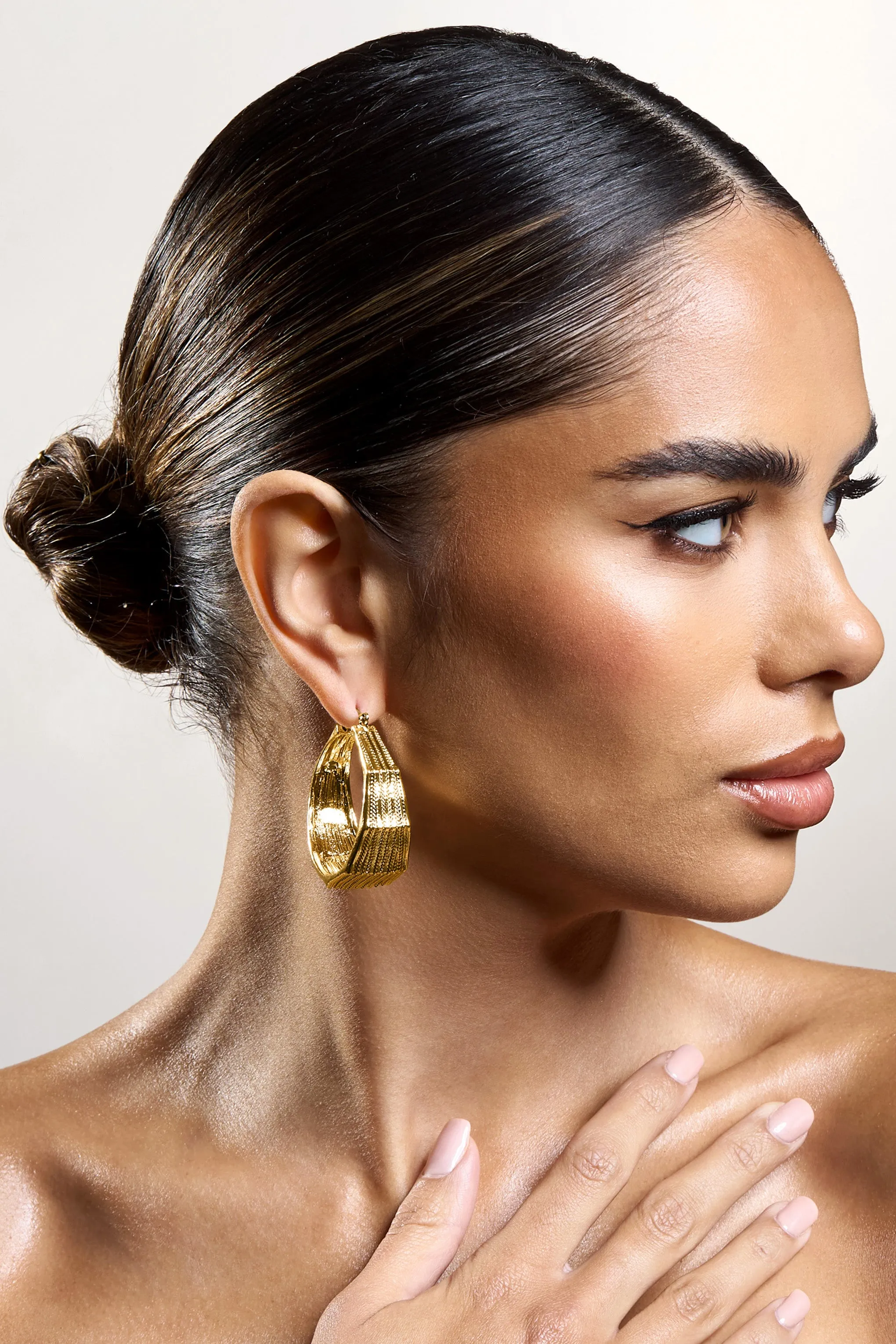Meg | Gold Ribbed Hoop Earrings Club L London