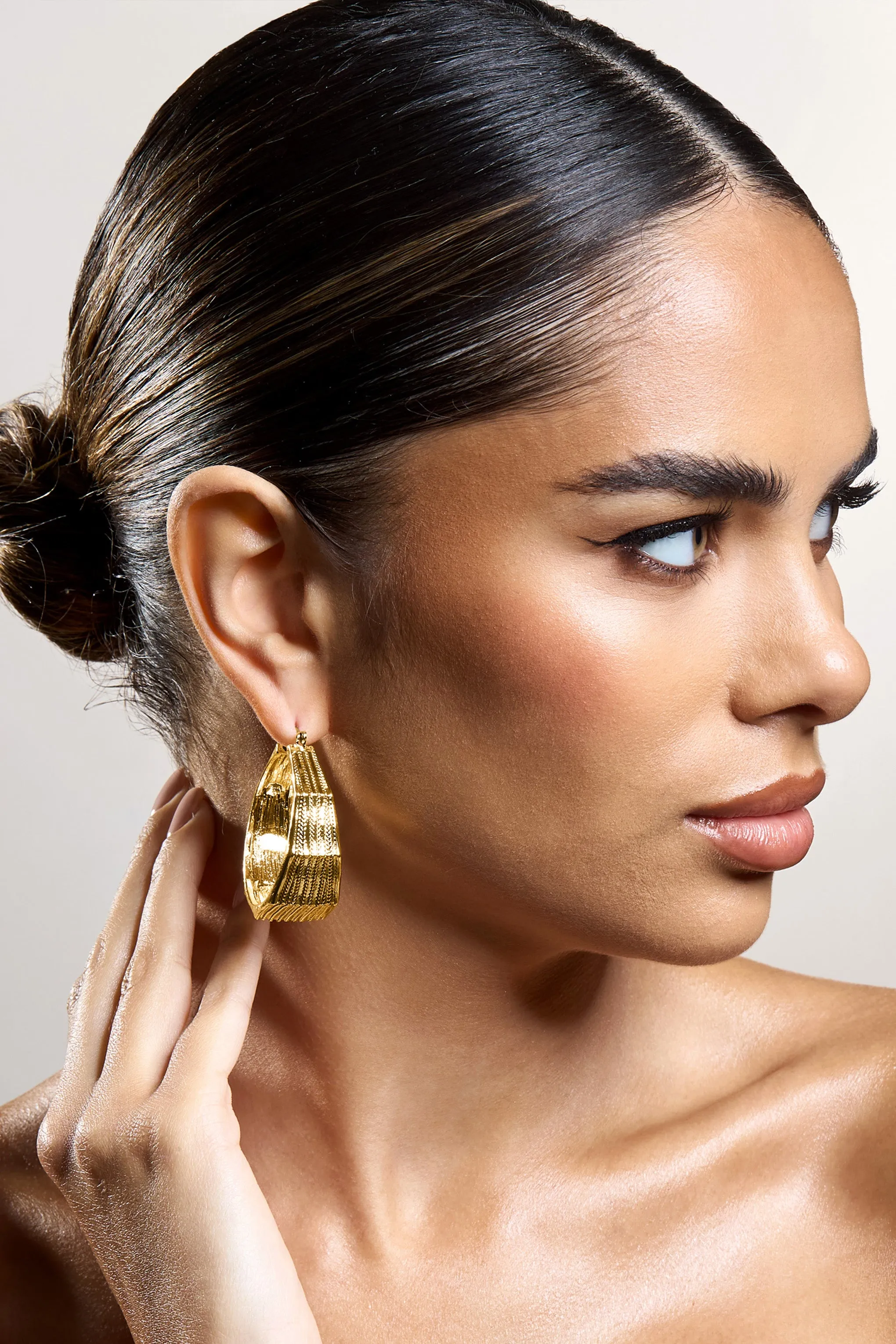 Meg | Gold Ribbed Hoop Earrings Club L London