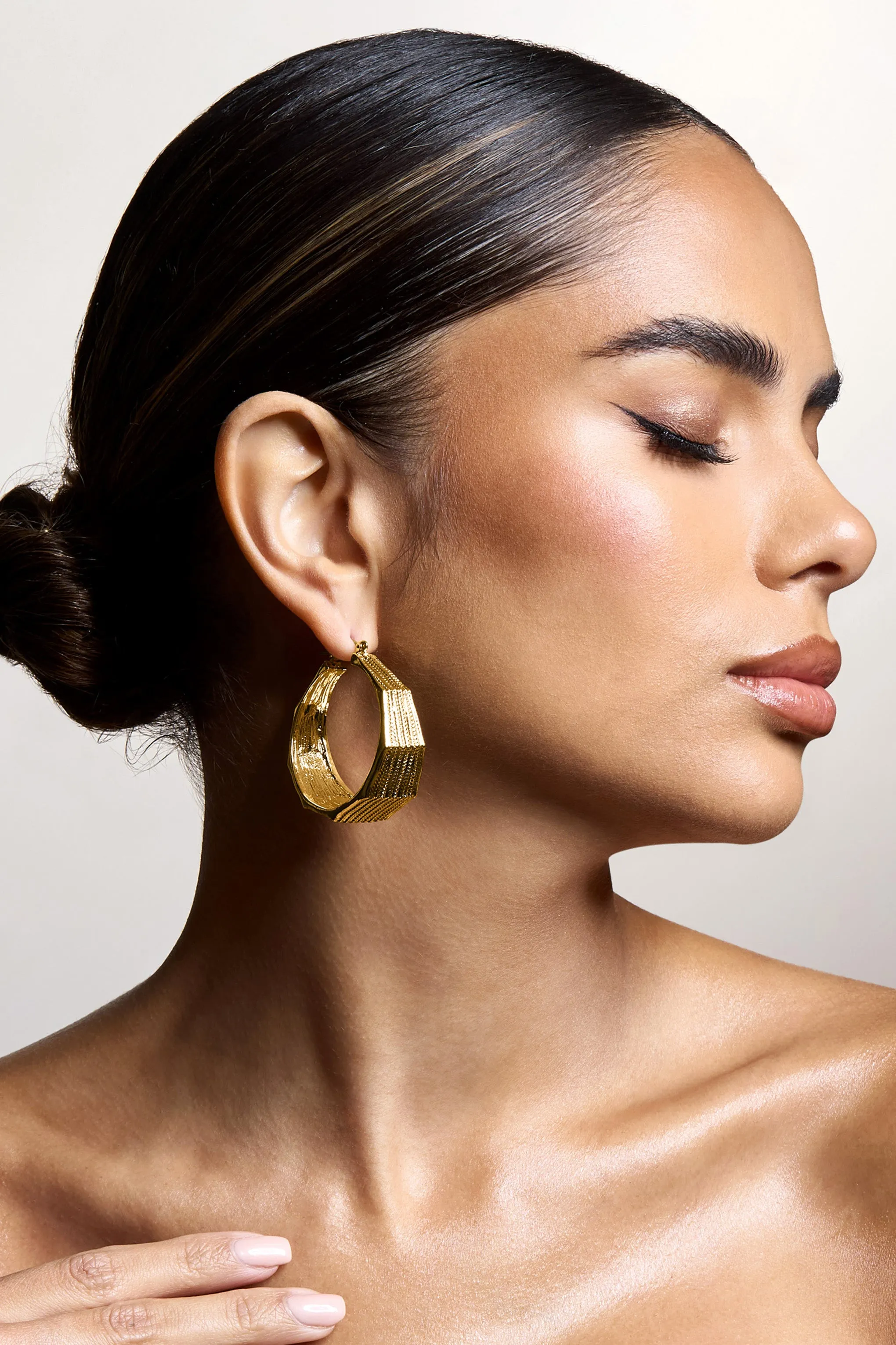 Meg | Gold Ribbed Hoop Earrings Club L London