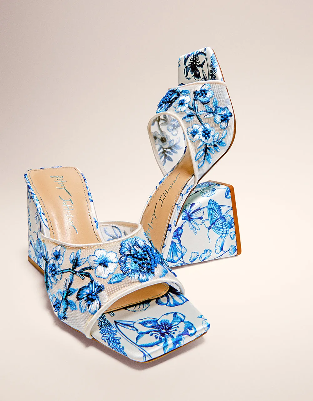 ROO BLUE FLORAL Betsey Johnson