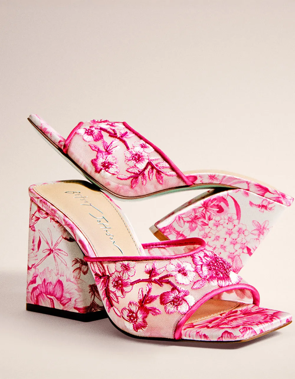 ROO FUCHSIA Betsey Johnson