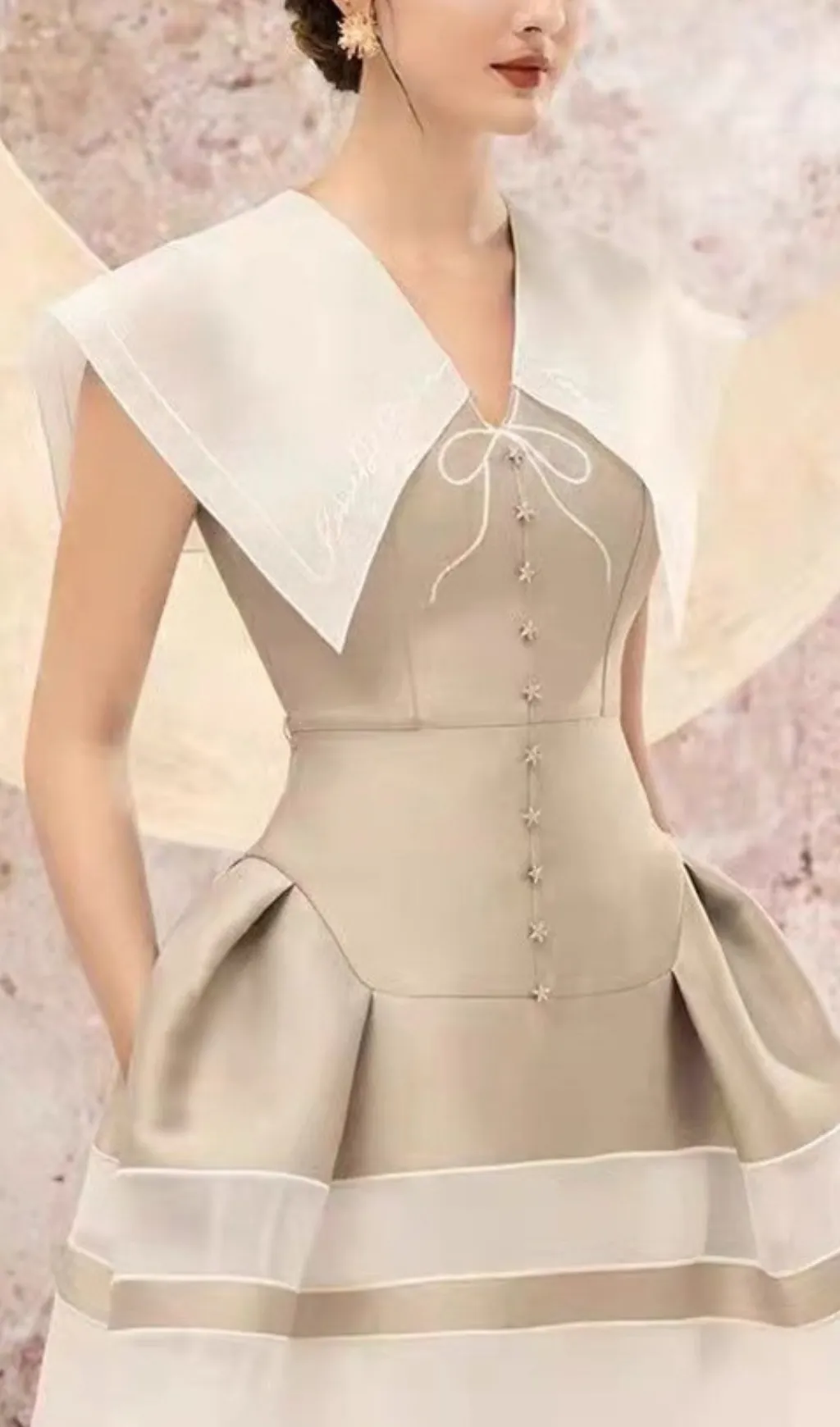 SLEEVELESS BACKLESS EMBROIDERY LACE MINI DRESS Gloria Lanvin