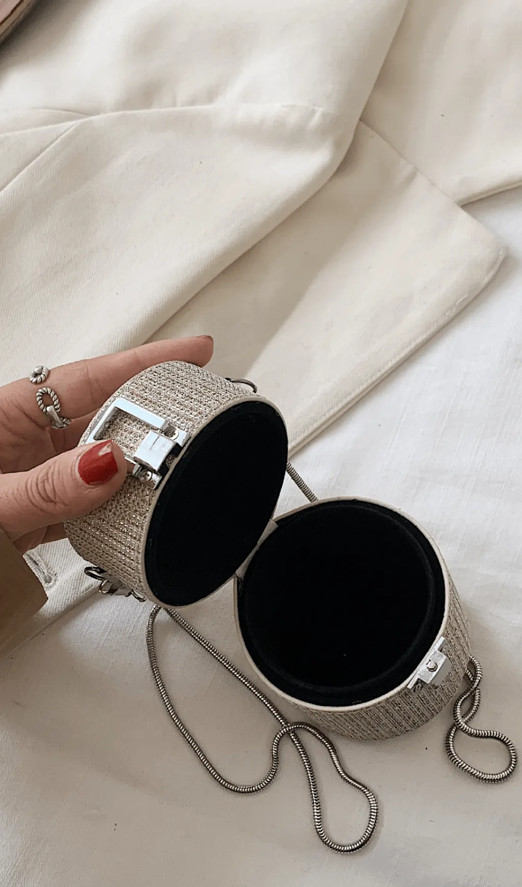 Small bucket bag of lipstick. Gloria Lanvin