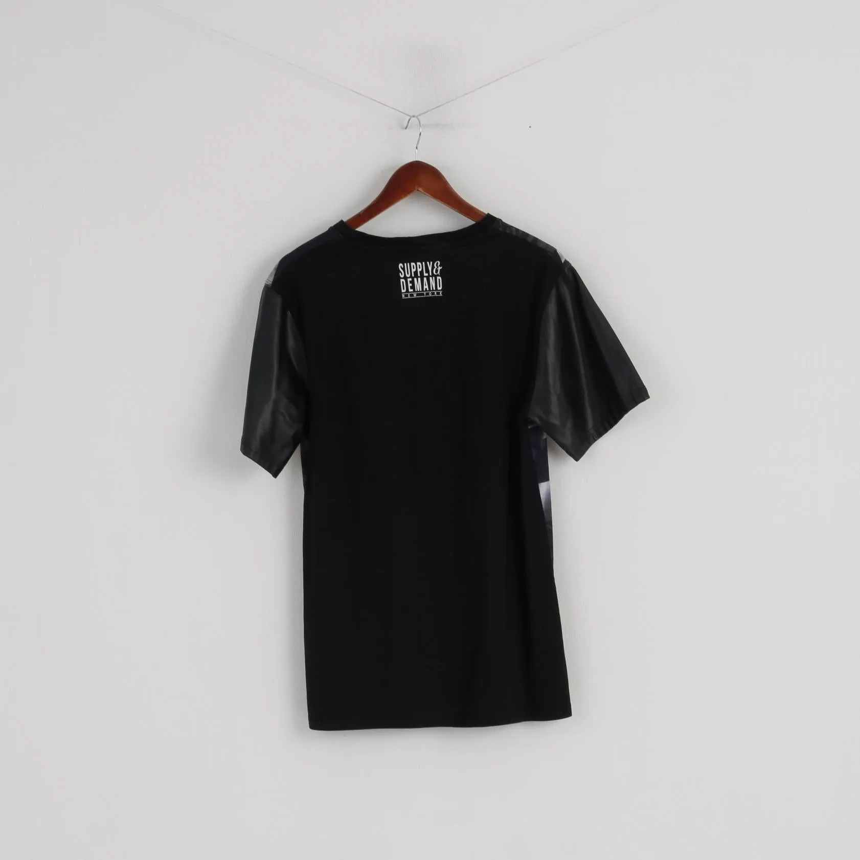 Supply & Demand Men L (M) Shirt Black Roses New York PVC Short Sleeve Top
