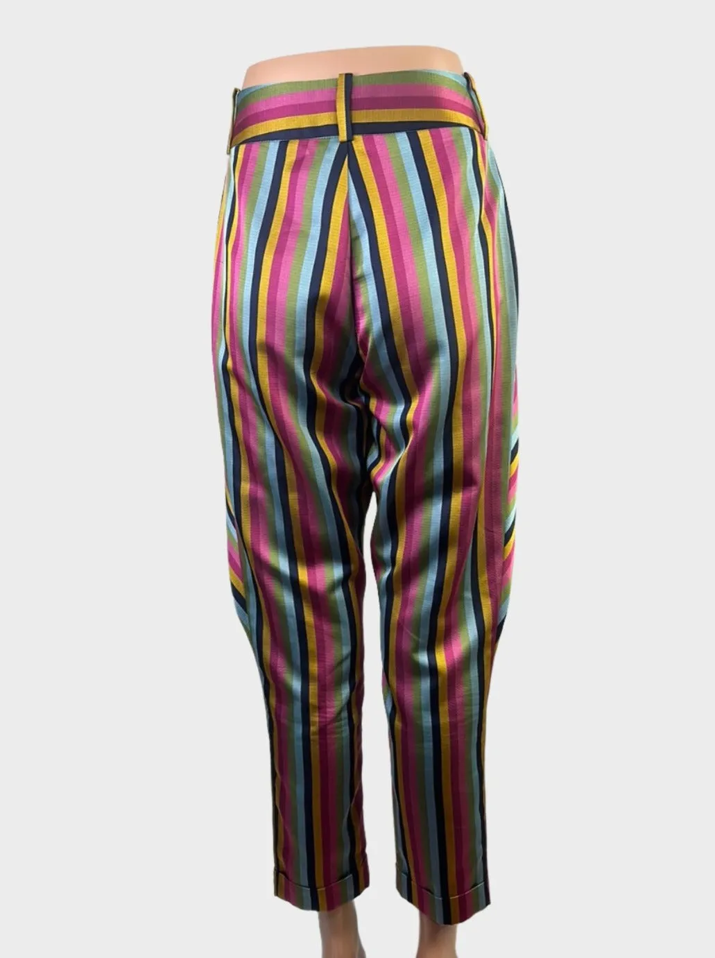 WORLD | New Zealand | pants | size 6 | tapered leg | made in New Zealand