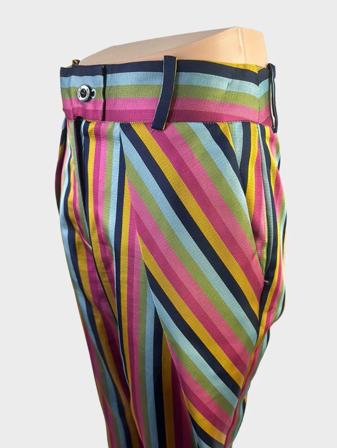 WORLD | New Zealand | pants | size 6 | tapered leg | made in New Zealand