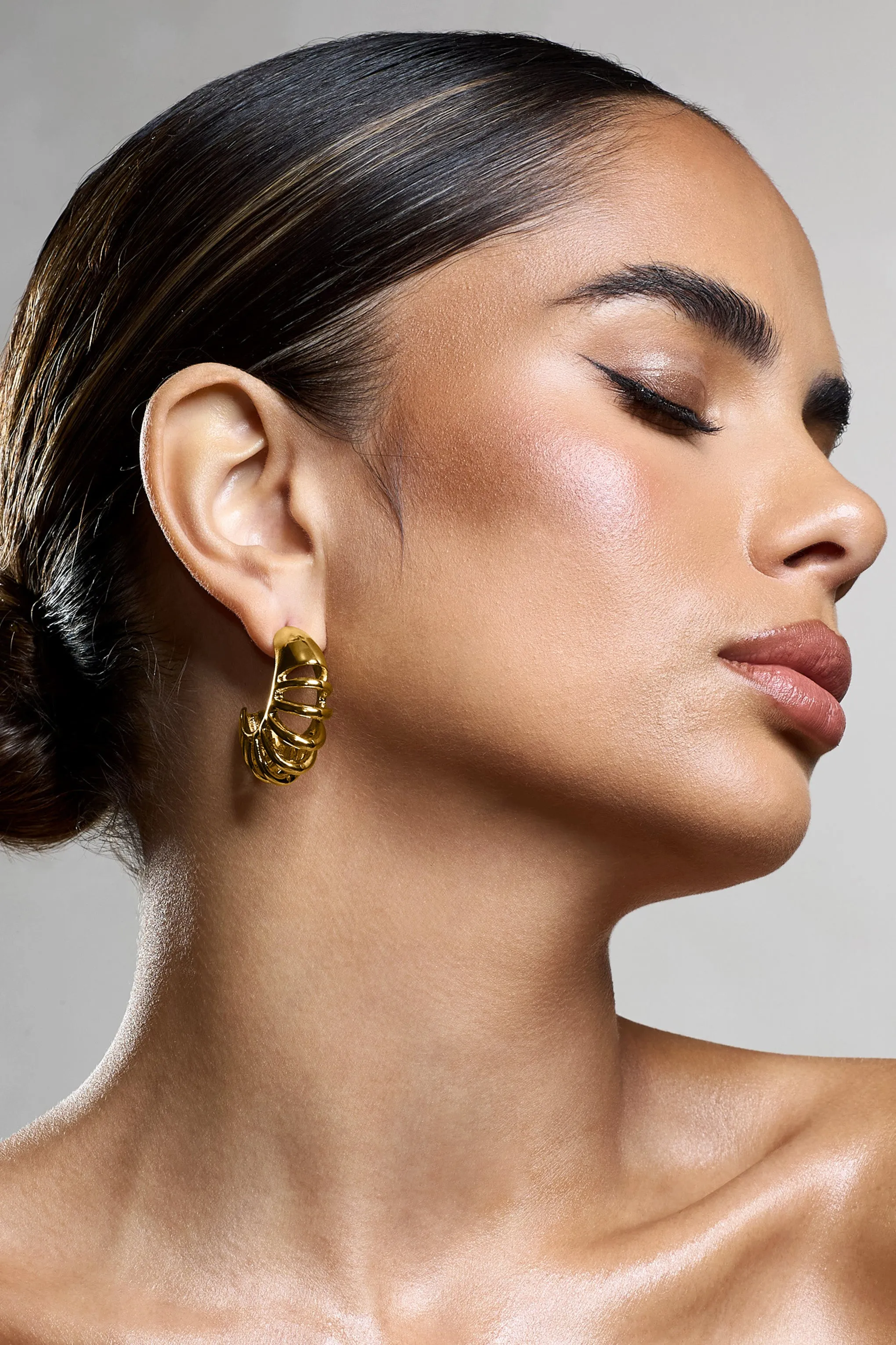 Zephyrine | Gold Ribbed Hoop Earrings Club L London