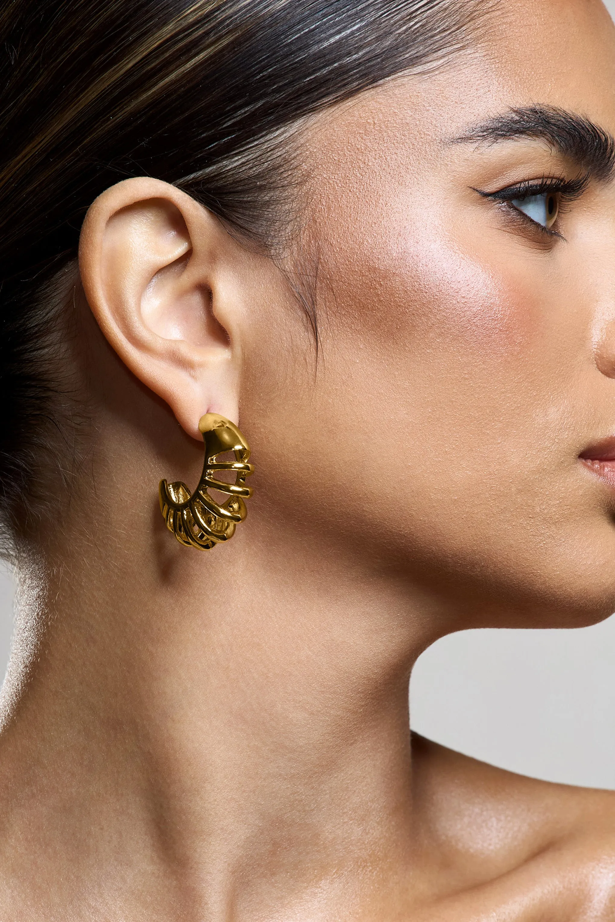Zephyrine | Gold Ribbed Hoop Earrings Club L London
