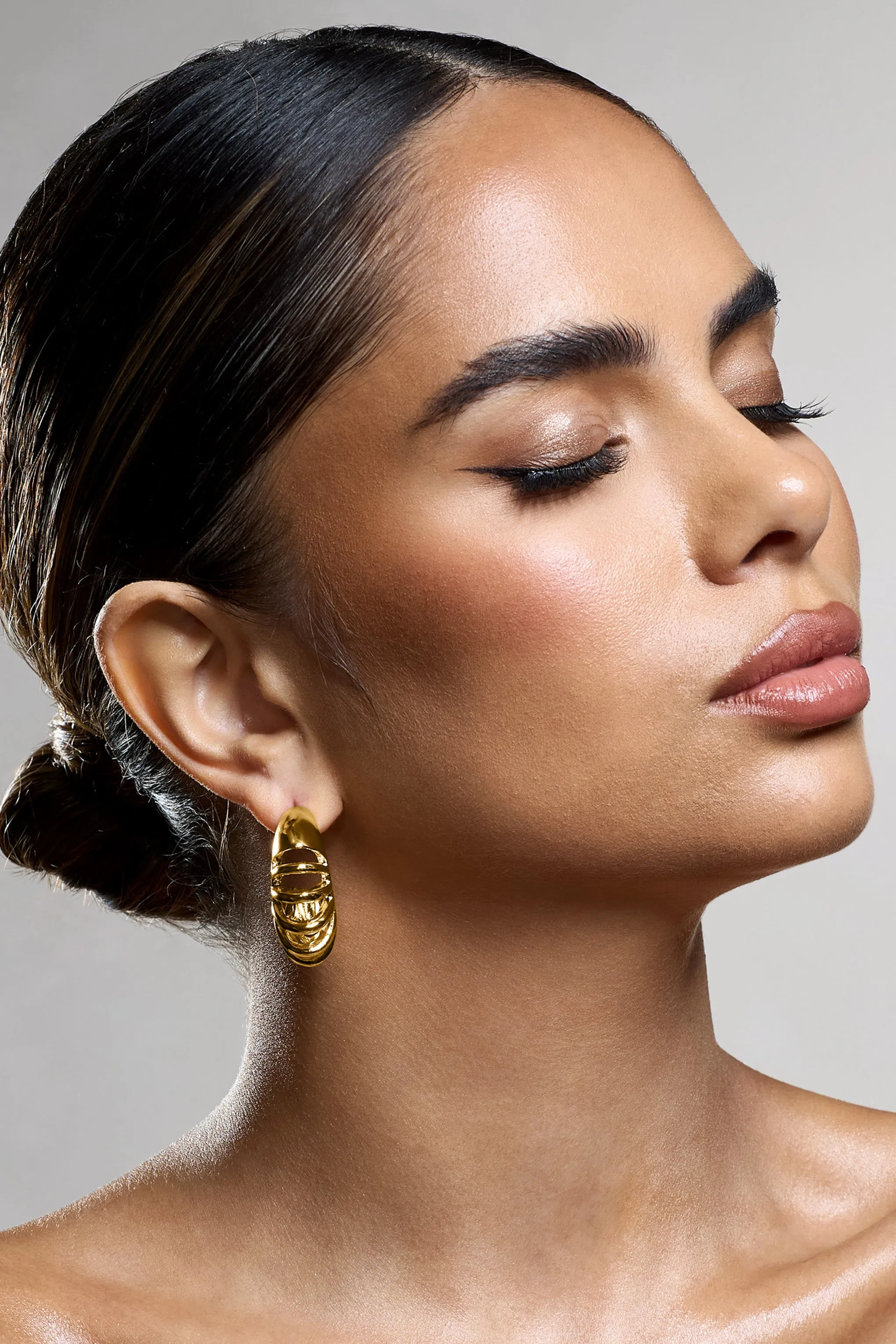 Zephyrine | Gold Ribbed Hoop Earrings Club L London