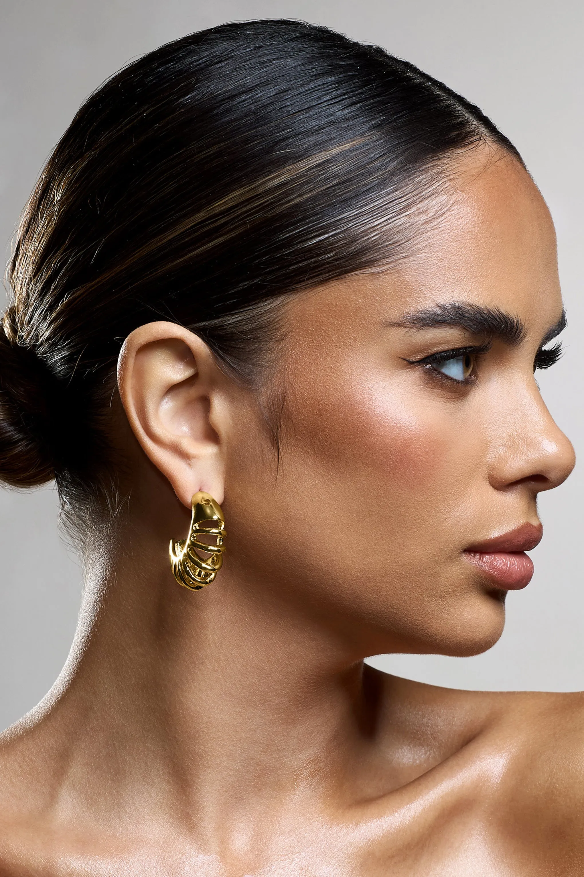 Zephyrine | Gold Ribbed Hoop Earrings Club L London